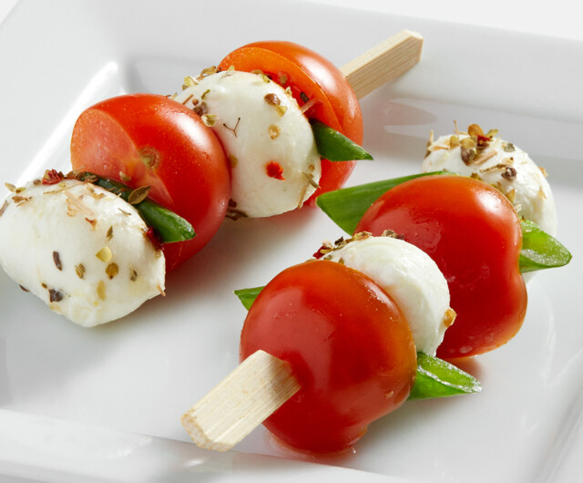 Fingerfood-Spie&szlig; mit Tomate und Mozzarella f&uuml;r Messe-Catering in M&uuml;nchen