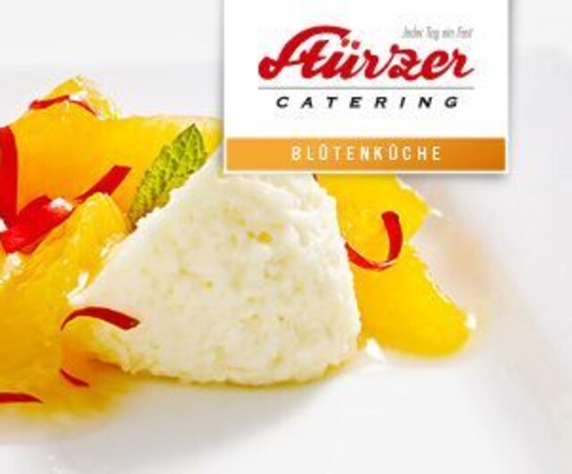 Weisse Mousse mit Orangen
