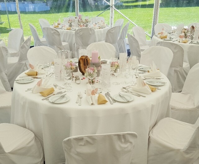 Hochzeit Schlo&szlig; gedeckter Tisch