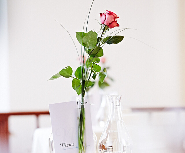 Blumenschmuck Tischw&auml;sche Vasen Stehtische