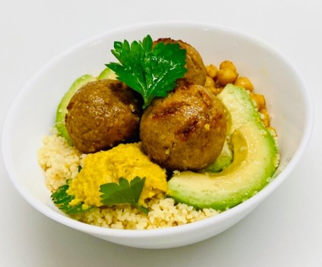 Bulgur-Bowl mit Falafel (vegan)