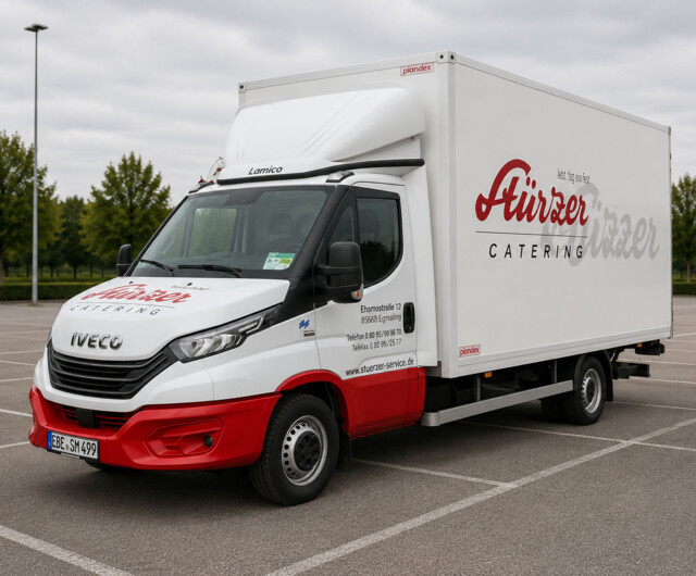 Kofferfahrzeug mit Hebeb&uuml;hne IVECO